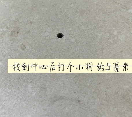 浮梁瓷砖空鼓维修公司专业解答在瓷砖铺贴过程中，如果砂料搅拌不均匀，将会带来以下问题