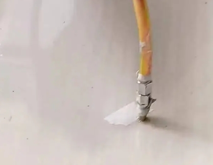 浮梁瓷砖空鼓维修公司专业解答在瓷砖铺贴过程中，如果使用的砂料过粗（如全部使用了粗砂），可能会导致以下问题